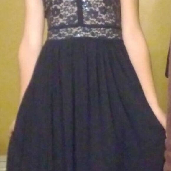 Morgan & Co - Keyhole Gown - Picture 5 of 7